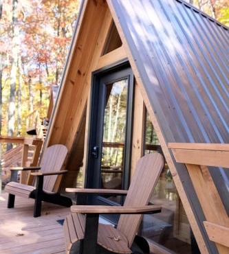 Cozy Tree Cabin with Wonderful Views from the Deck by Tappan Lake in Ohio