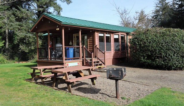 Cozy Tree‑lined Standard Cabins — 2BR, Sleeps 6, Private Covered Porches