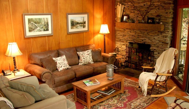 Cozy Treehouse By Mt. Mitchell Golf Course & Fishing