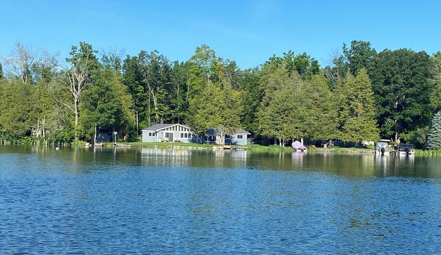 Cozy Trent River Getaway – 2 Waterfront Cottages