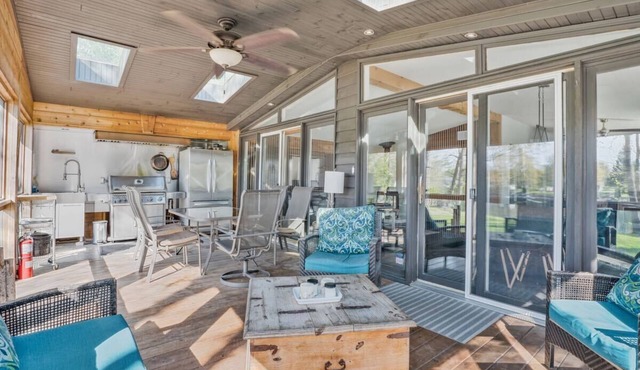 Cozy Trent Severn Canal Cottage