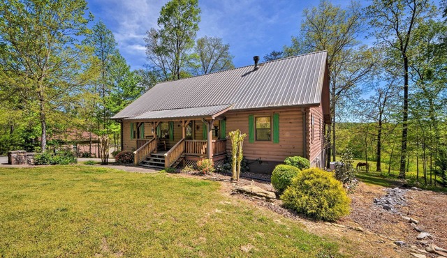 Cozy Trenton Cabin w/Spa ~ 15 Mi to Lookout Mtn!
