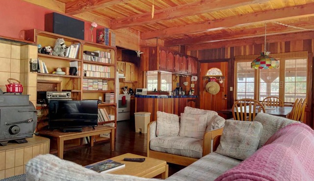 Cozy Trinity Cottage