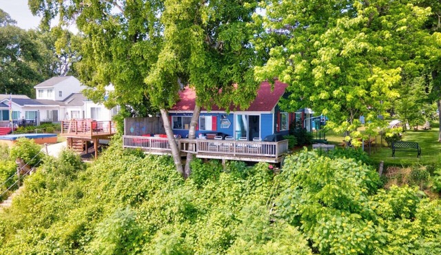 Cozy Trio Cottages! Gorgeous Sandy Beach w 3 Homes