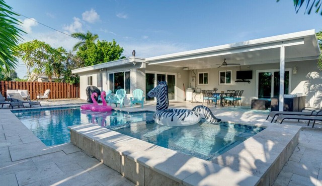 Cozy Tropical Home w/Heated Pool, Hot Tub & BBQ