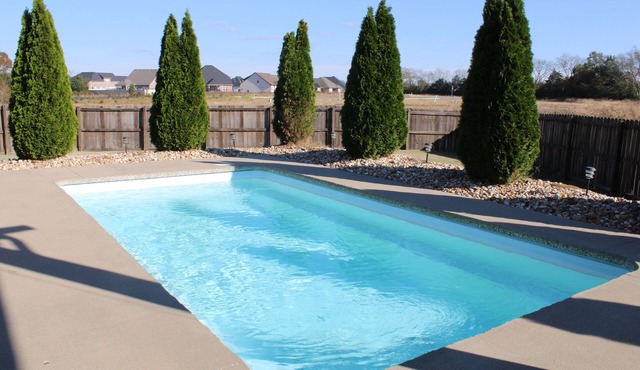 COZY Tropical Oasis with Saltwater Summer Pool Sleeps 8