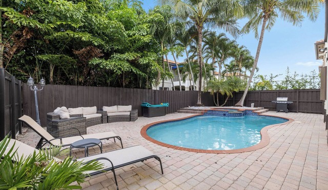 Cozy Tropical Pool Retreat in Miami