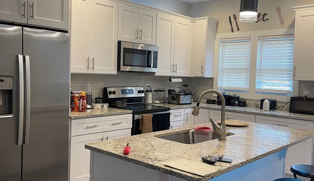 Cozy two bed room Townhome right down the street from Liberty University.