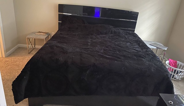 Cozy Two Bedroom Apartment W/Balcony