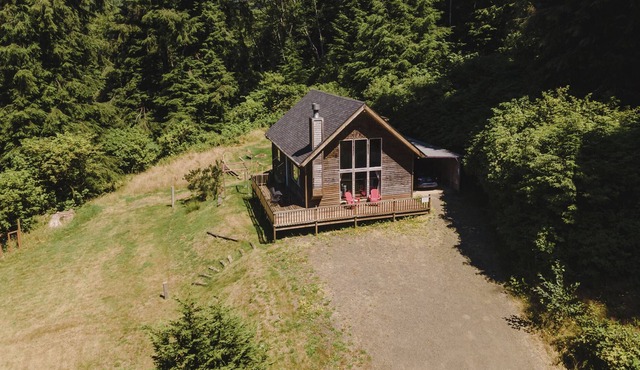 Cozy two-bedroom cabin by Tillamook Forest