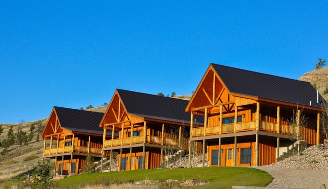 Cozy Two Bedroom Cabin on Private Montana Dude Ranch - Lucky Spur