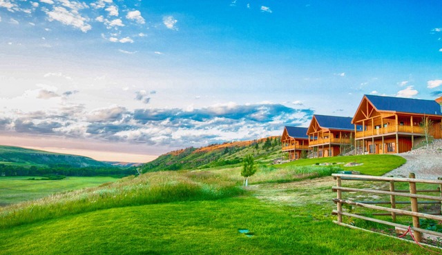 Cozy Two Bedroom Cabin on Private Montana Dude Ranch - Bear's Den