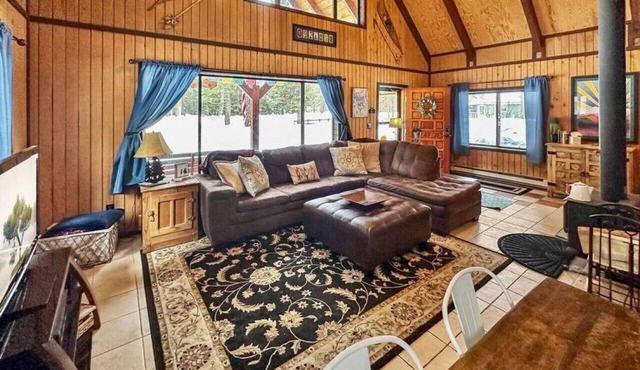 Cozy Two Bedroom Cabin In Donnelly