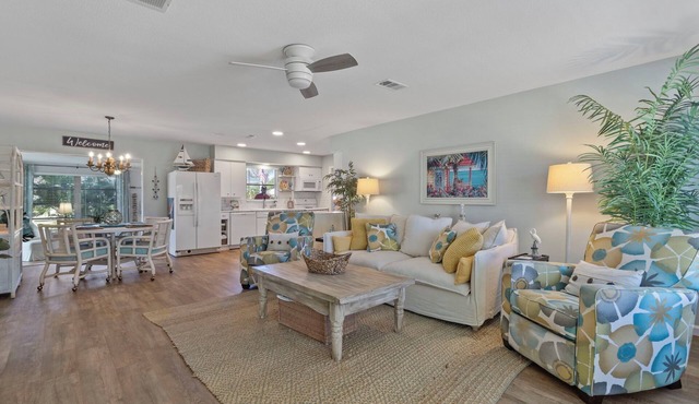 Cozy two-bedroom cottage by Nokomis Beach. Sleep 8.