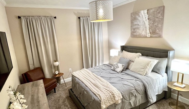 COZY TWO BEDROOM IN BUCKHEAD CLOSE TO EVERYTHING!