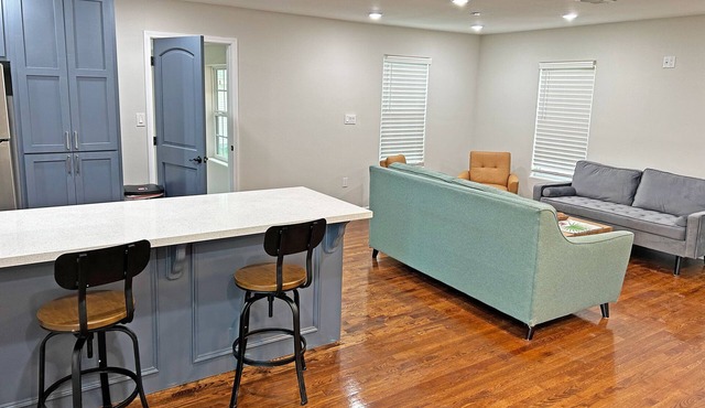 Cozy two bedroom near the airport with a large backyard