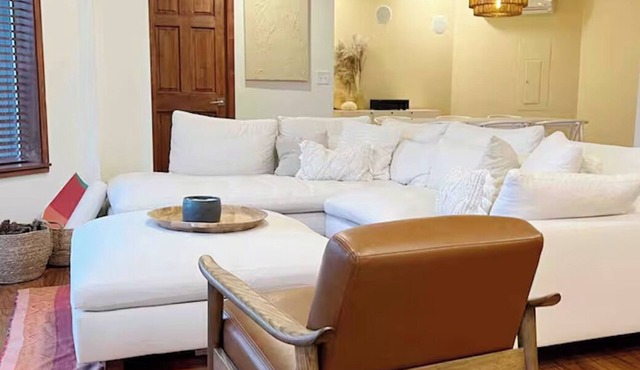 Cozy Two Bedroom River Front GetawaynnSharennSave