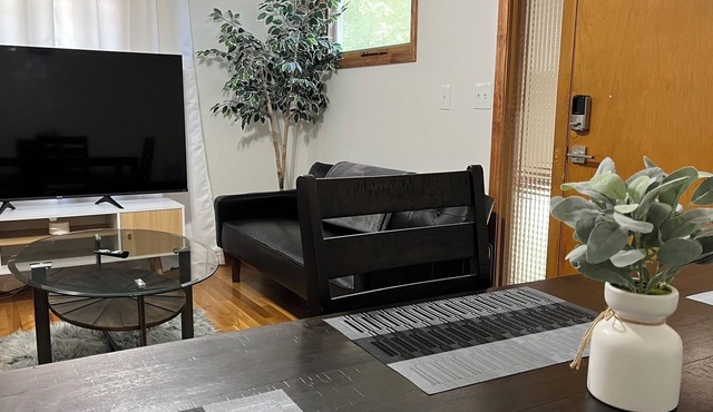 Cozy two bedroom Villa near downtown KC