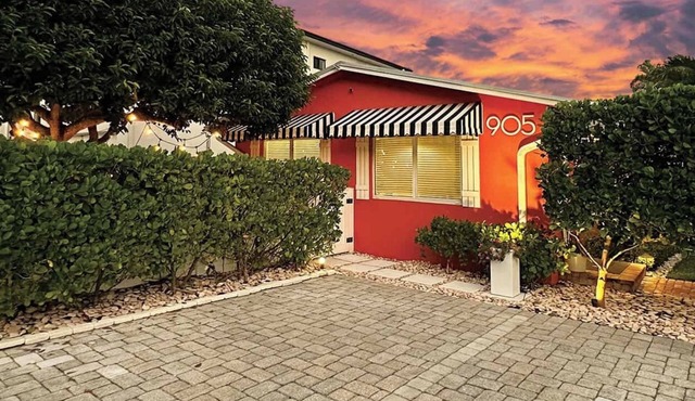 Cozy two bedroom with a private porch in Delray's Hottest Neighborhood