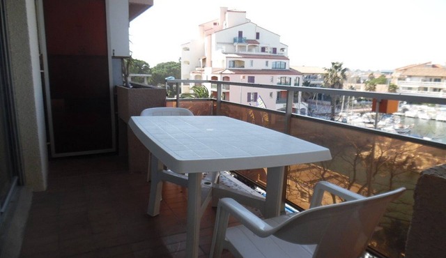 Cozy Two-Room Apartment in Canet-Plage with Loggias and Parking