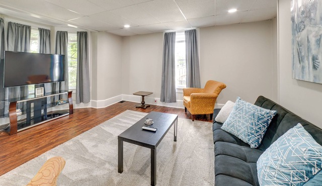 Cozy Uniontown Vacation Rental w/ Smart TV!