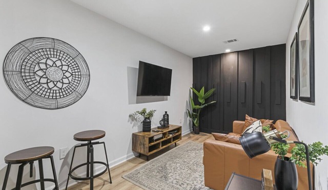 Cozy Unique 1 bed room W/Free parking
