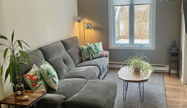 Cozy unique house by the Gatineau Park minutes from downtown Ottawa.