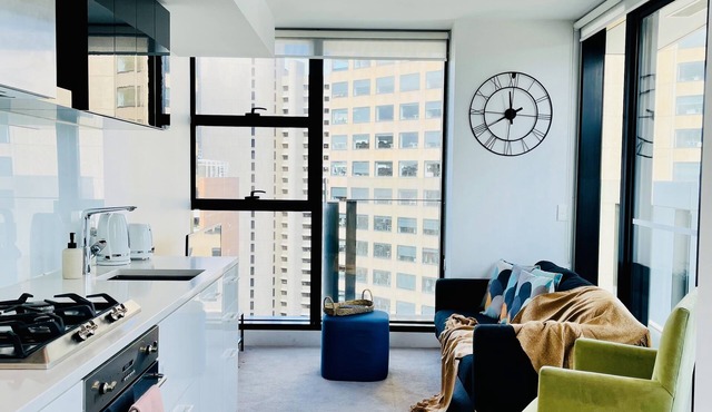 Cozy unit close to Parliament w/Amazing City Views