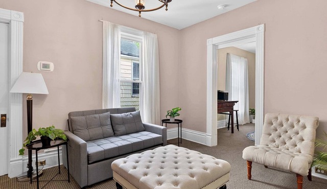 Cozy unit in prime location for business stays!