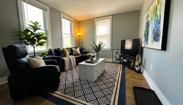 Cozy unit, King bed & laundry