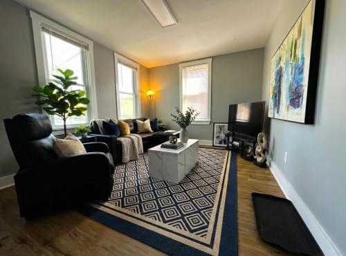 Cozy unit King bed & laundry