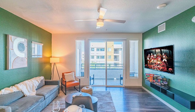 Cozy unit near Westgate | Balcony-Pool-Gym-Parking