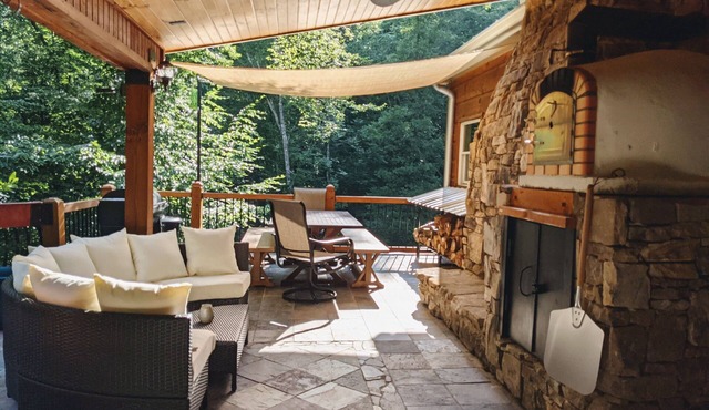 Cozy up at Lake Keowee, Discounted rates into September!