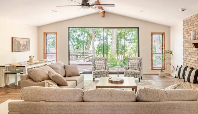 Cozy Up at the Bear’s Nest – Your Peaceful Retreat on the Brazos