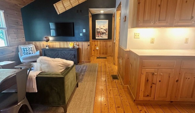 Cozy Up Cabin - Close to Downtown Rangeley