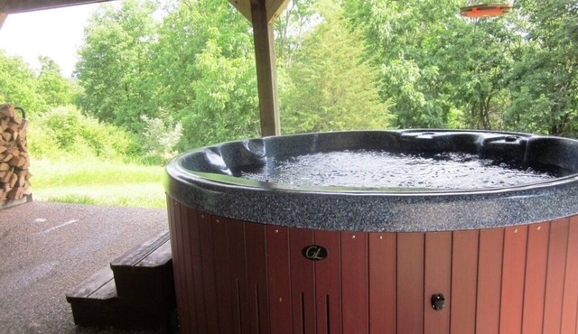 Cozy up @ Cinnabar! Hot Tub~2 Fireplaces ~ Pool Table ~ Great Value!