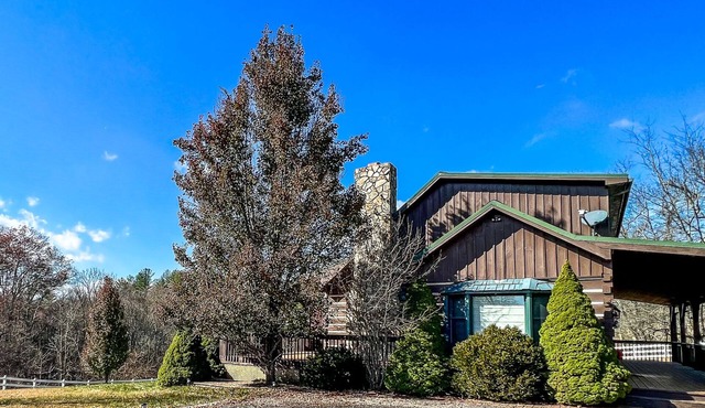Cozy Up in the Carolina Mtns- Your Perfect Winter Escape Awaits!