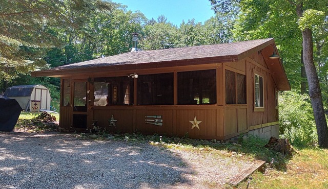 Cozy up-north cabin near lake