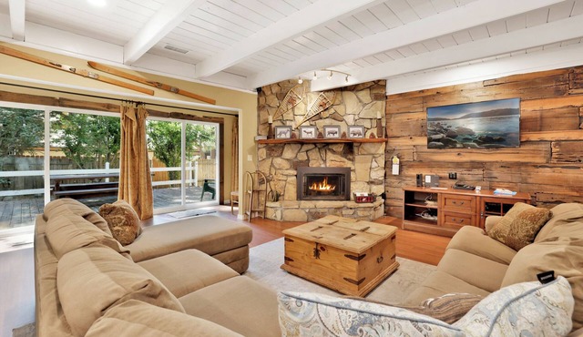 Cozy Up to Summit — Walk to Snow Summit | Hot Tub | Game Room | Mountain Retreat