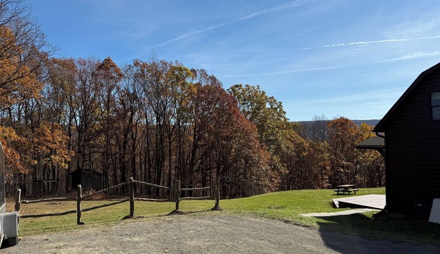 Cozy up & unwind at Lake's End Lodge in Naples!