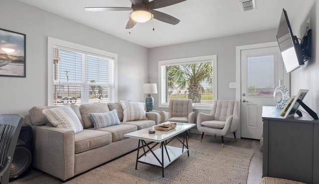 Cozy, updated and spacious cabin close to boat ramp in Port Mansfield