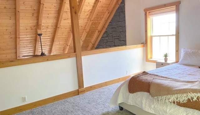 Cozy Updated Cabin in Eden + Hot Tub!
