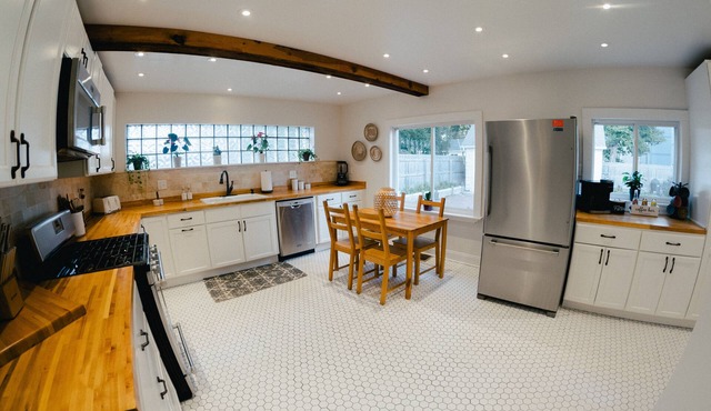 Cozy Updated Century Gem- Prime Location - Sleeps 10- Make yourself at home!