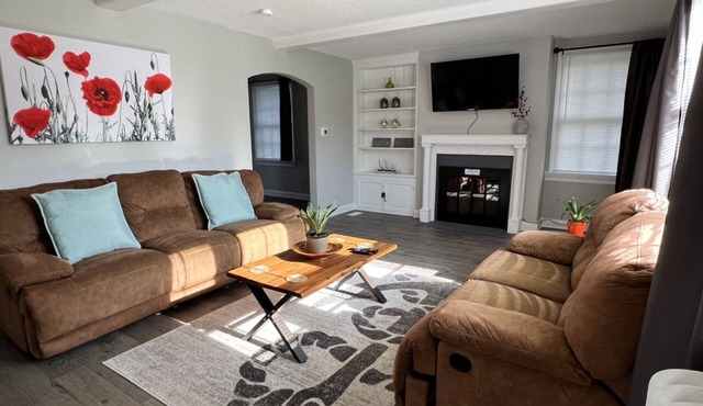 Cozy Updated Cottage Style Home near Historic distric in Middletown