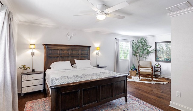 Cozy, updated home with 2 Kings & Foosball, near Domain, Q2, Downtown Austin