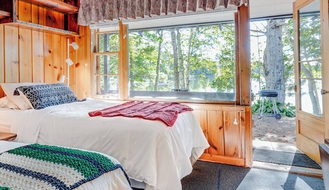 Cozy Updated Lakeside Retreat W/Full Kitchenette