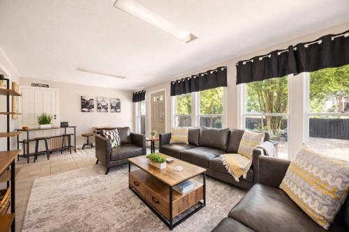 Cozy & Updated Unit in the Heart of the Highlands