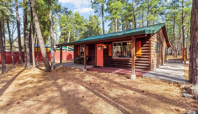 Cozy updated 2-bedroom cabin in White Mountains