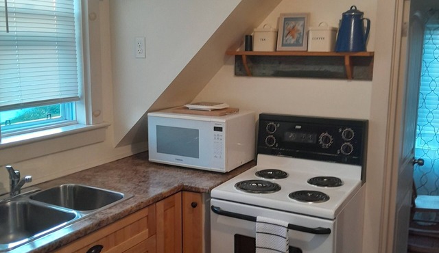 Cozy upper apartment across from the Bay of Fundy.