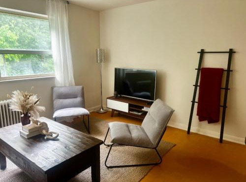 Cozy Upper Beaches Apartment